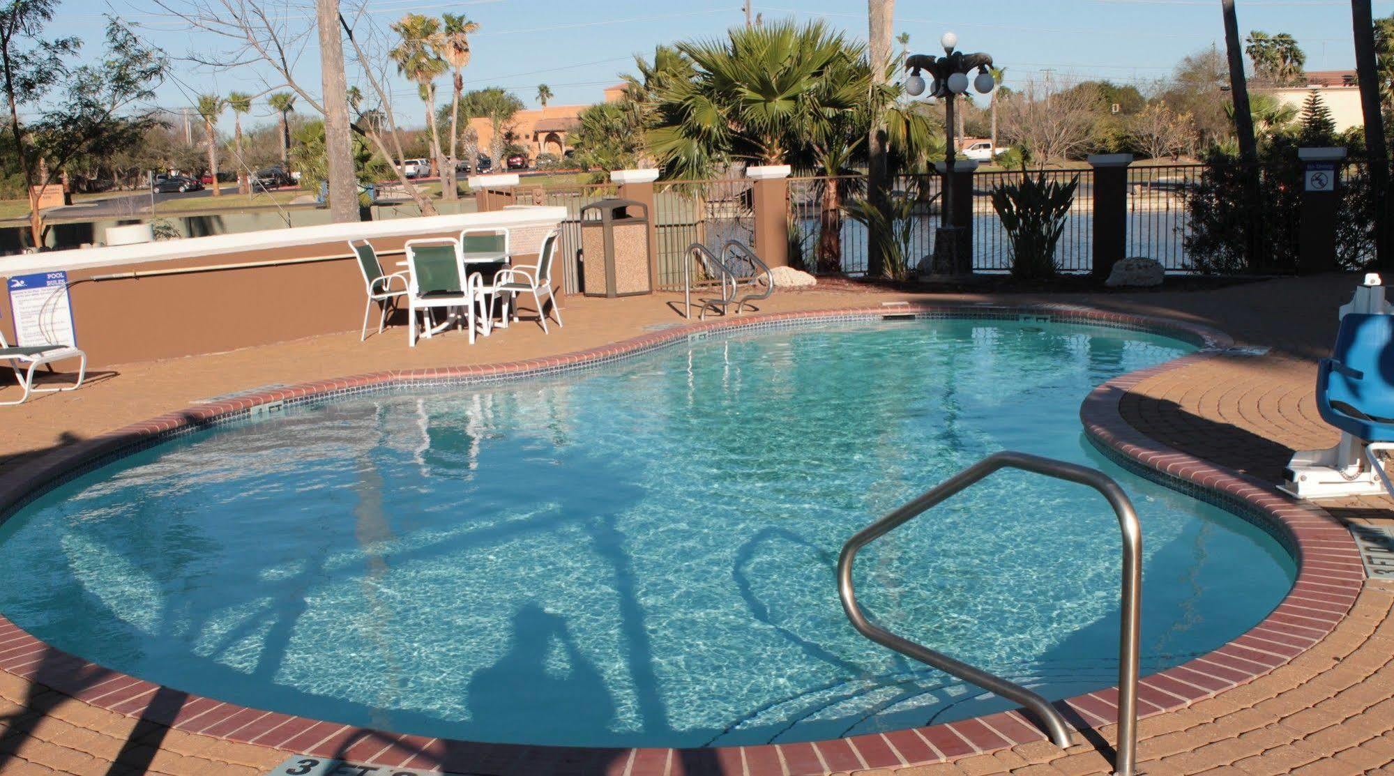 Holiday Inn Express Hotel And Suites Brownsville By Ihg Extérieur photo