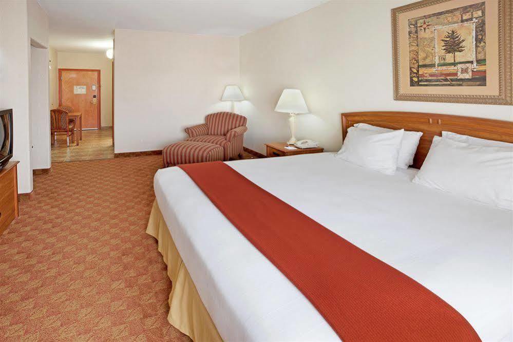 Holiday Inn Express Hotel And Suites Brownsville By Ihg Extérieur photo
